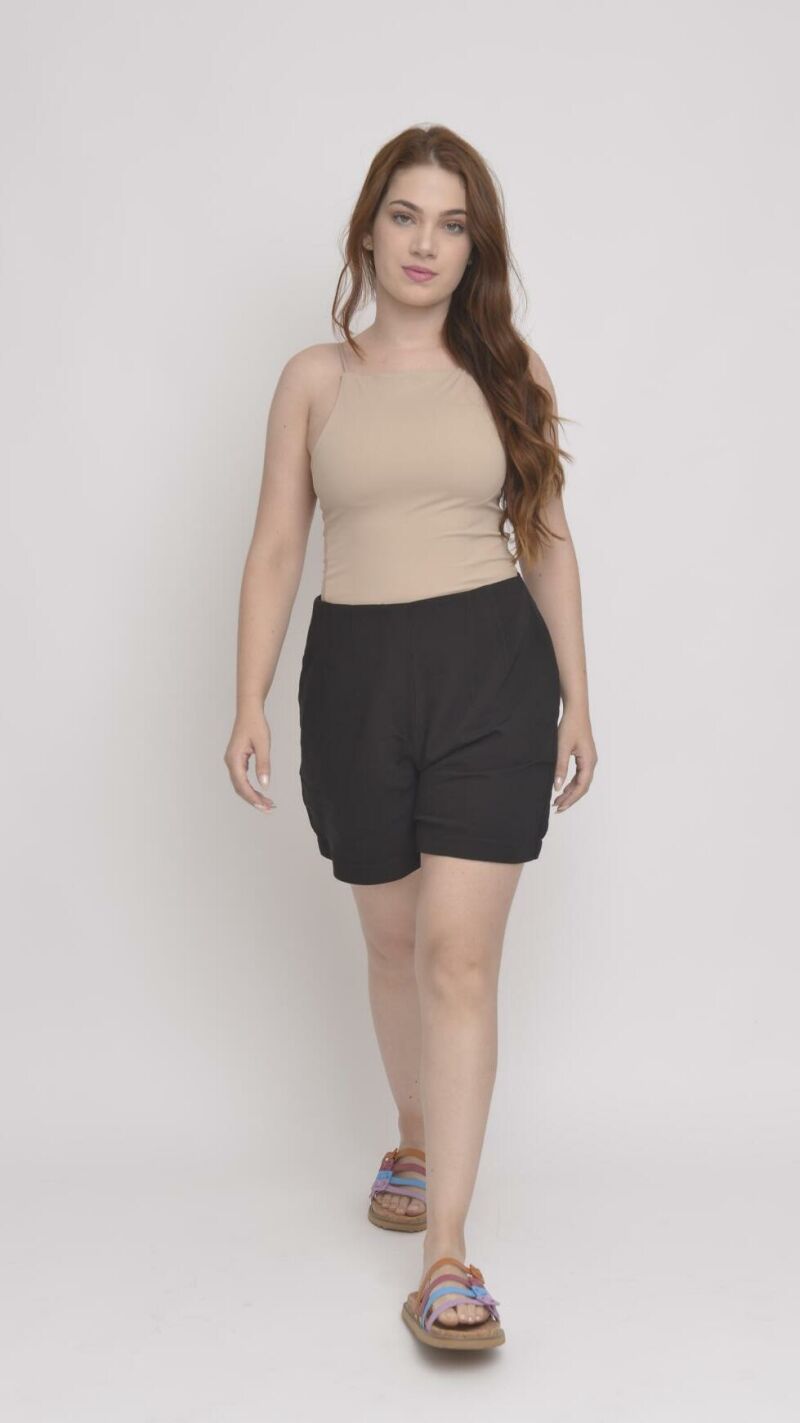 Imagem de Short Curto Preto de Alfaiataria - Sofisticação e Modernidade com Design Minimalista
